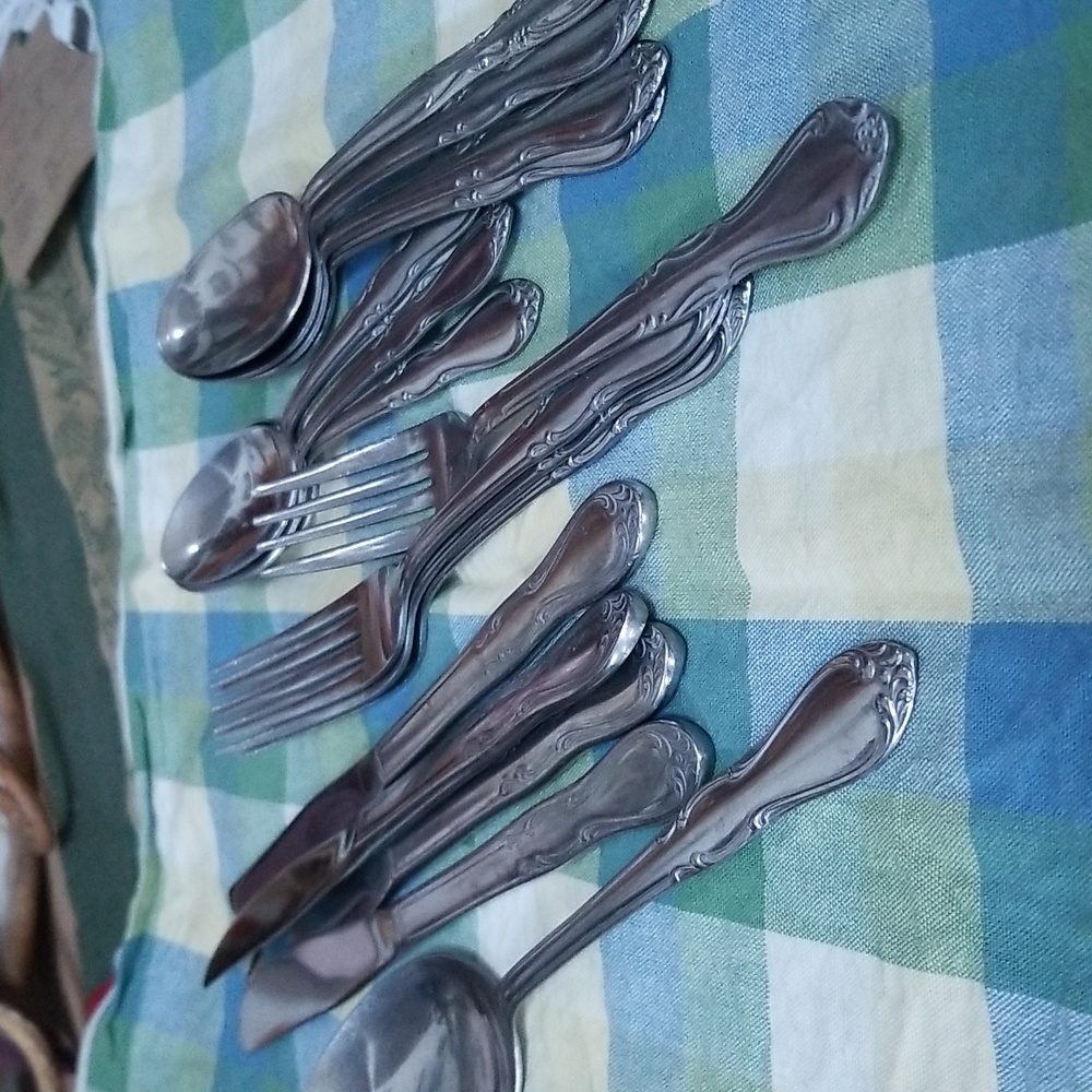 🥄VINTAGE STAINLESS FLATWEAR - Picture 2 of 7